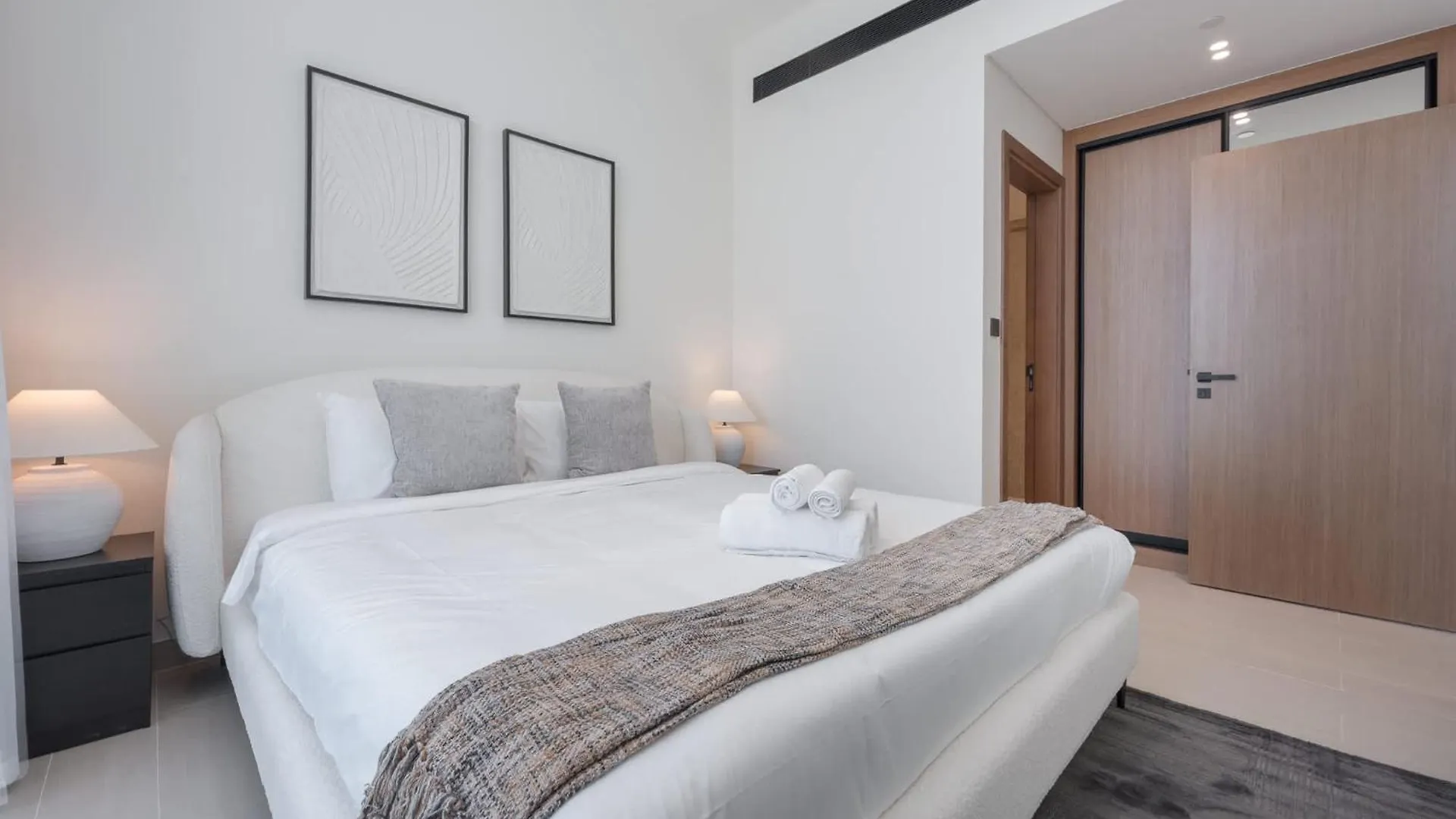 Lavish 1 Bedroom In Binghatti Gardenia That Sleeps 4 Dubai