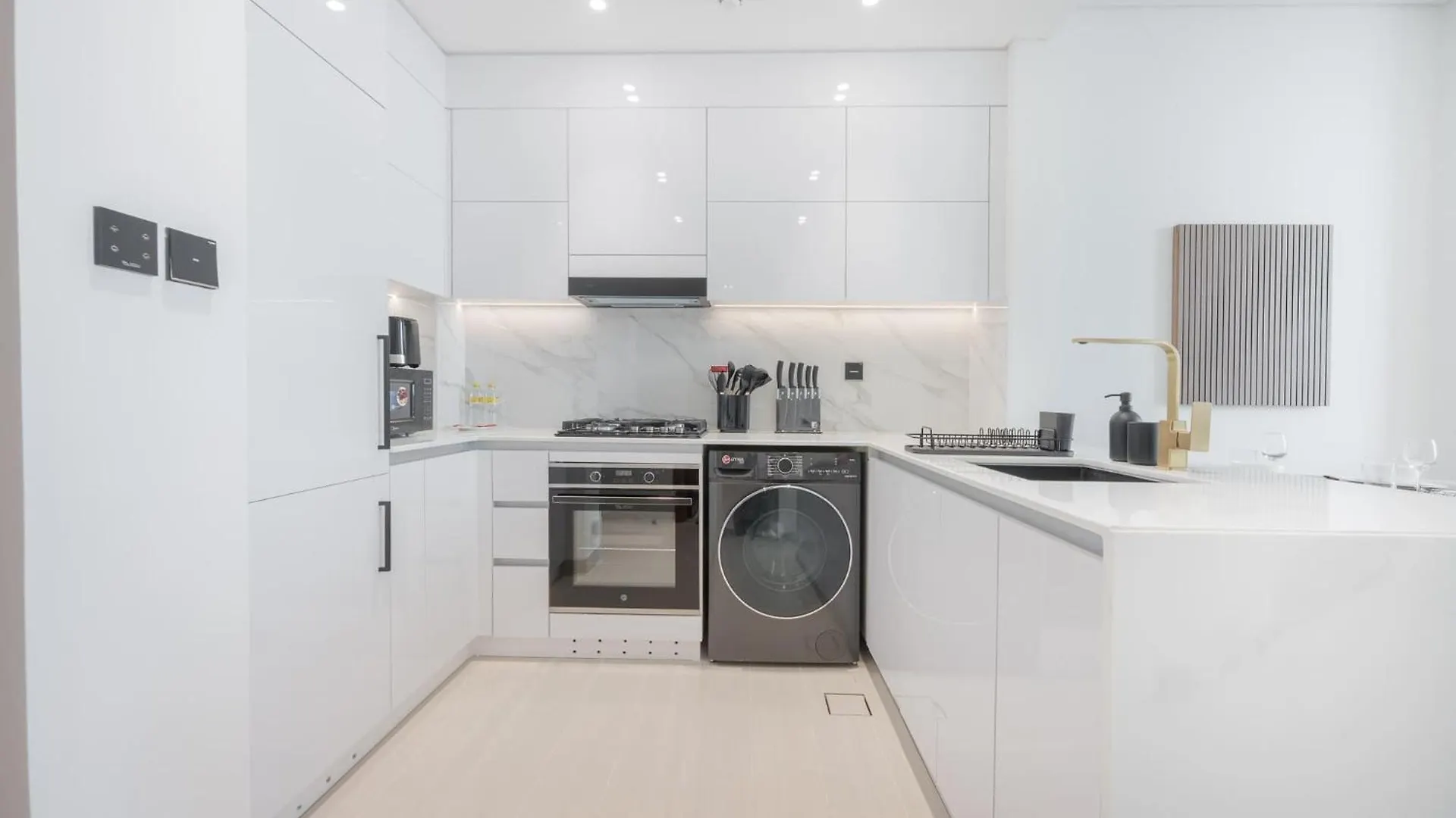 Apartment Lavish 1 Bedroom In Binghatti Gardenia That Sleeps 4 Dubai