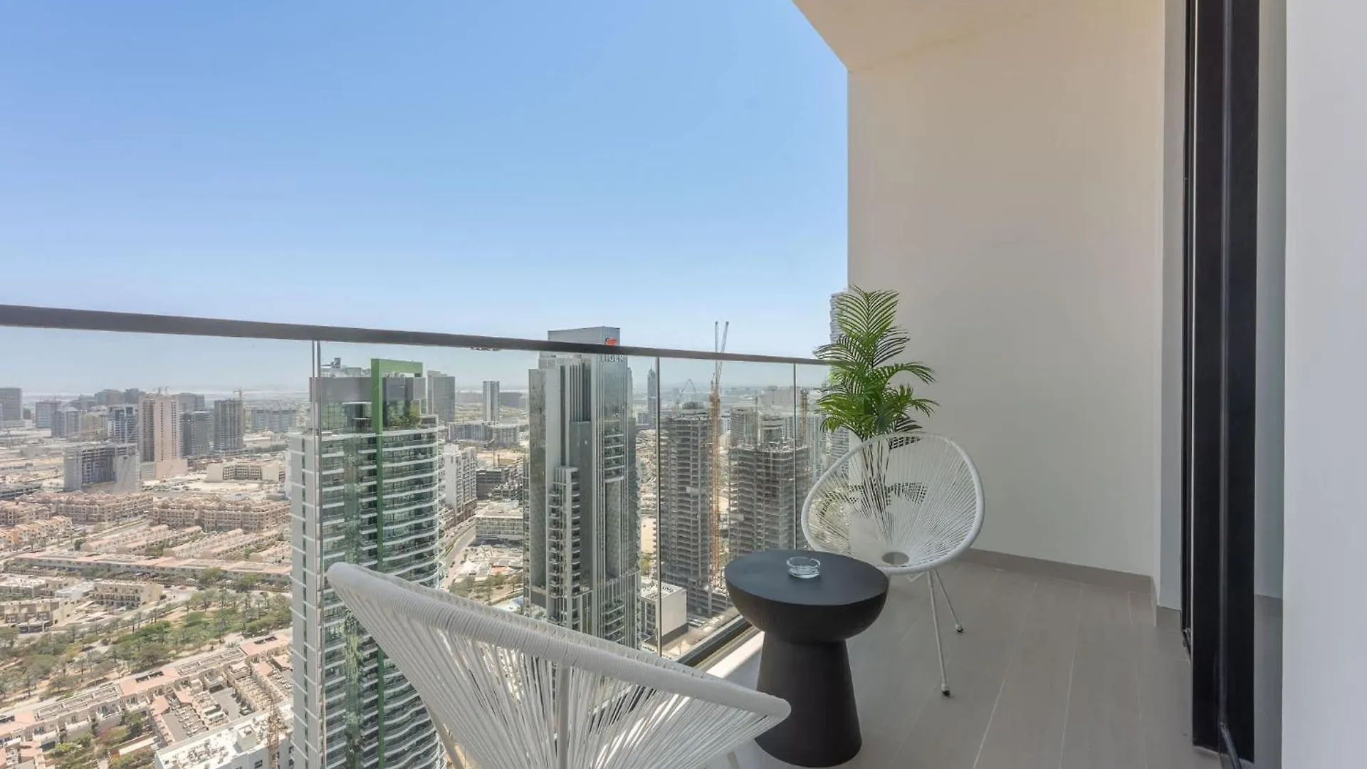 Lavish 1 Bedroom In Binghatti Gardenia That Sleeps 4 Dubai